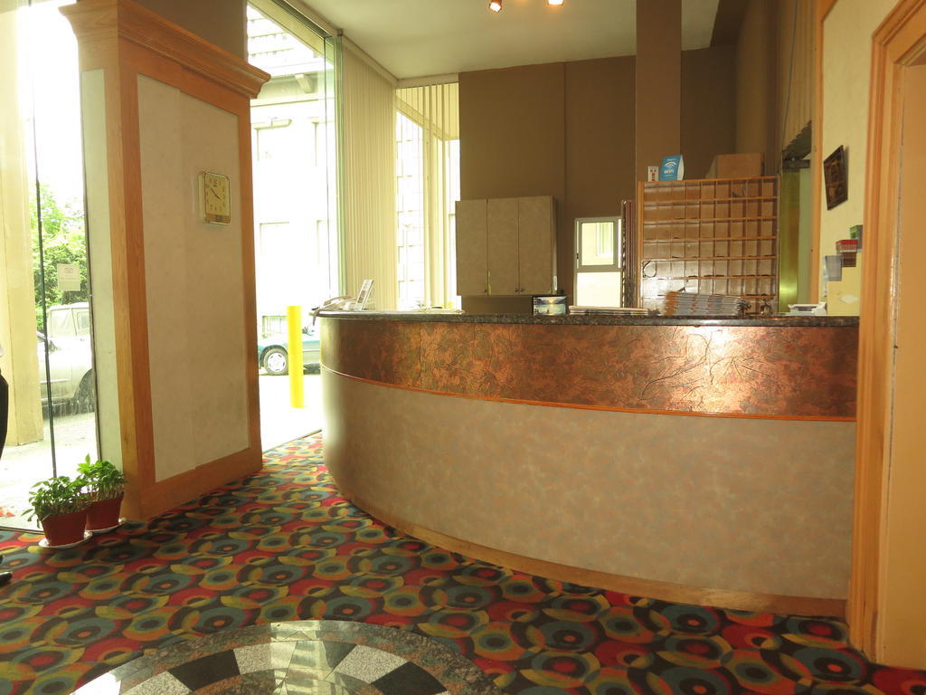 Tropicana Suite Hotel Vancouver Buitenkant foto